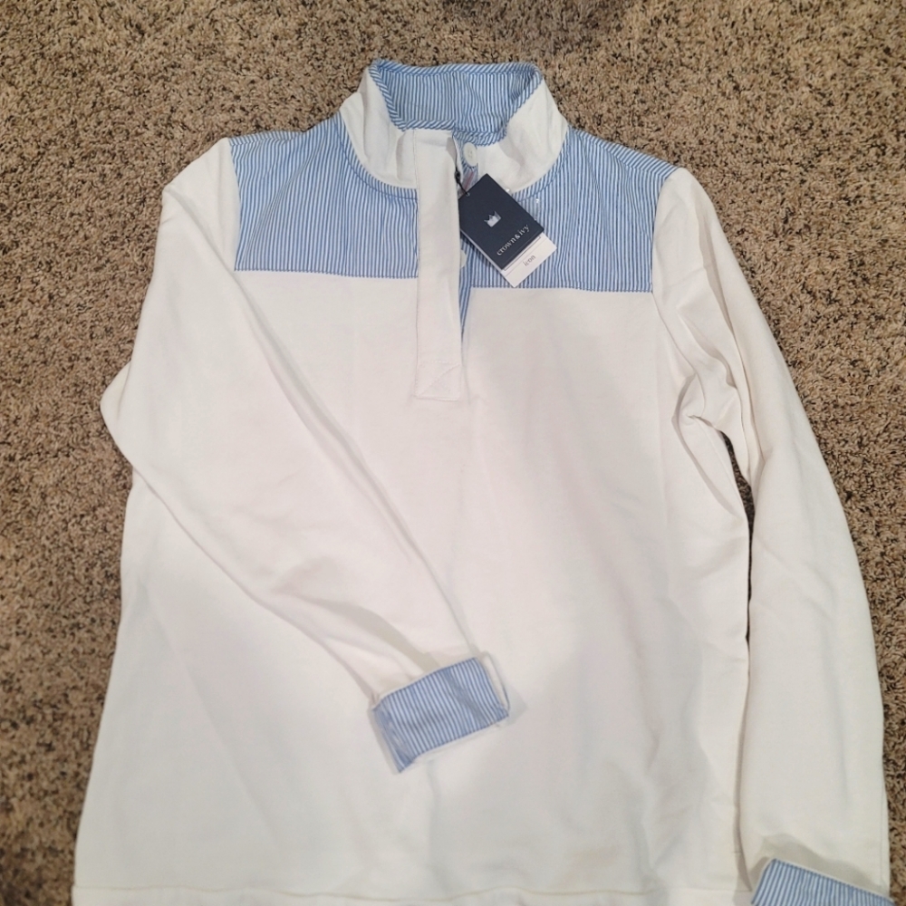 Crown & Ivy stylish sweatshirt